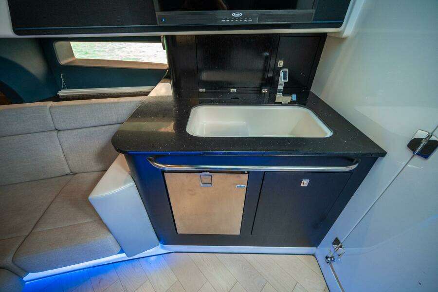 2023 Boston Whaler 420 Outrage