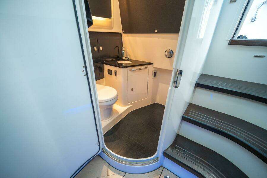 2023 Boston Whaler 420 Outrage