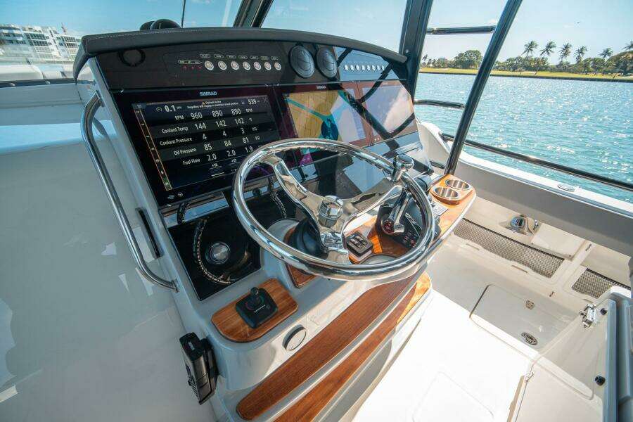 2023 Boston Whaler 420 Outrage