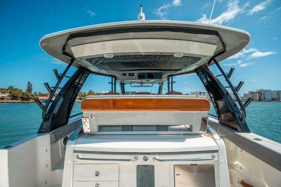 2023 Boston Whaler 420 Outrage