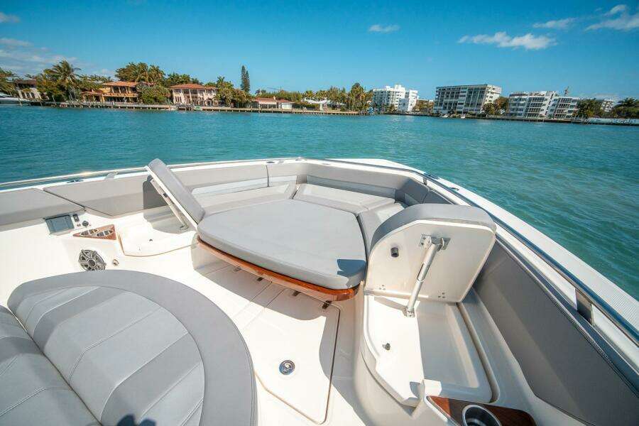 2023 Boston Whaler 420 Outrage