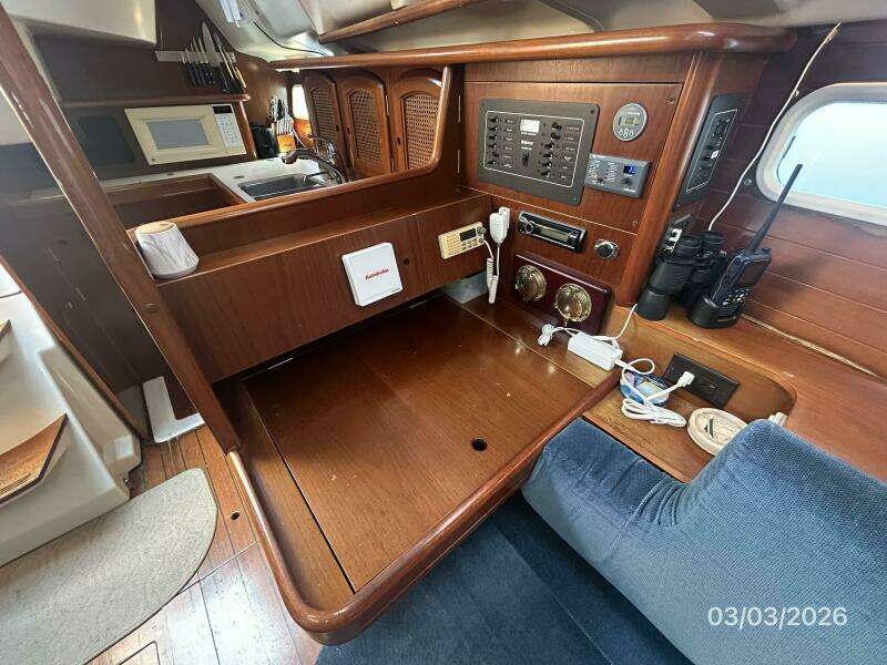 35' Beneteau nav station