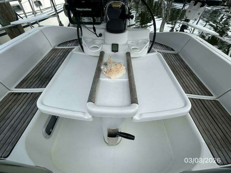 35' Beneteau cockpit table