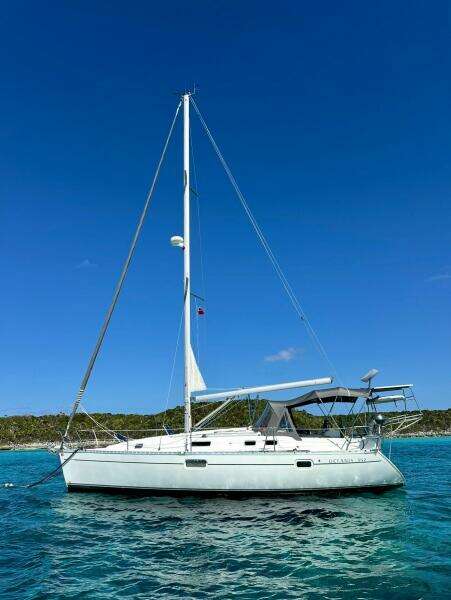 35' Beneteau port profile