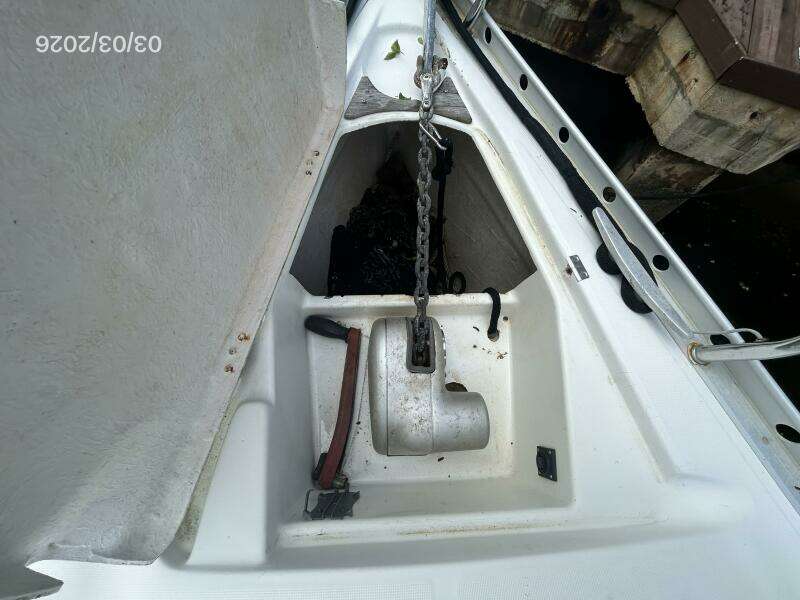 35 Beneteau anchor windlass
