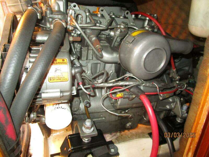 35' Beneteau auxiliary access3