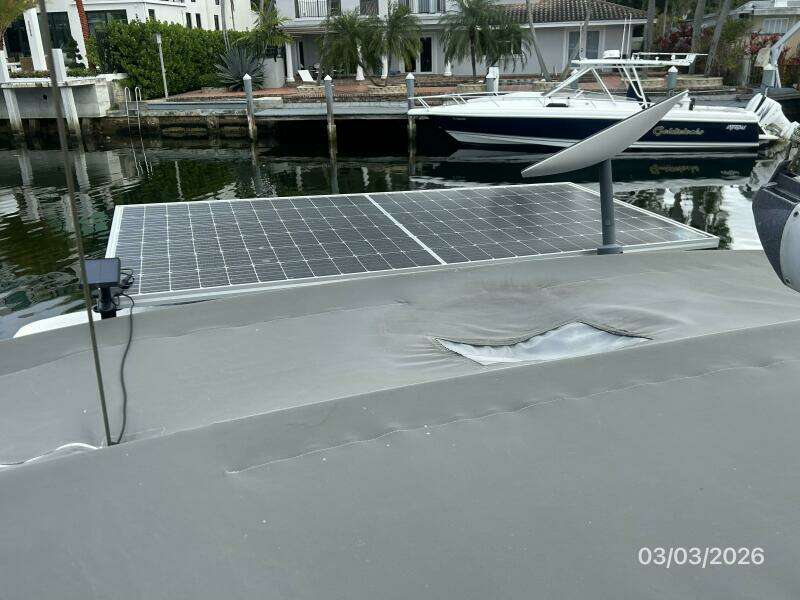 35' Beneteau solar panel