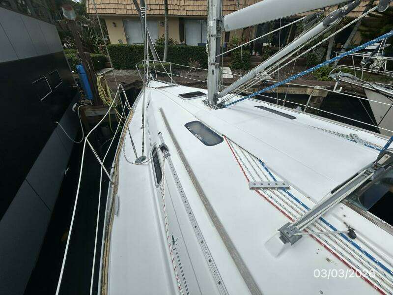 35' Beneteau foredeck2