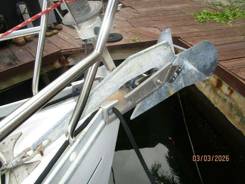 35' Beneteau anchor