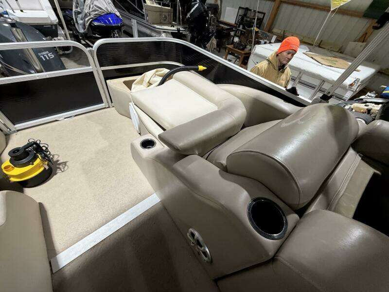 2011 Bennington 2554 GCW