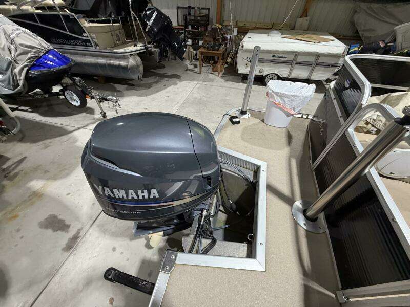 2011 Bennington 2554 GCW