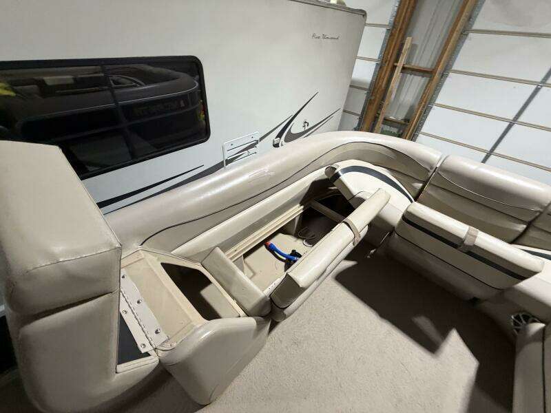 2011 Bennington 2554 GCW