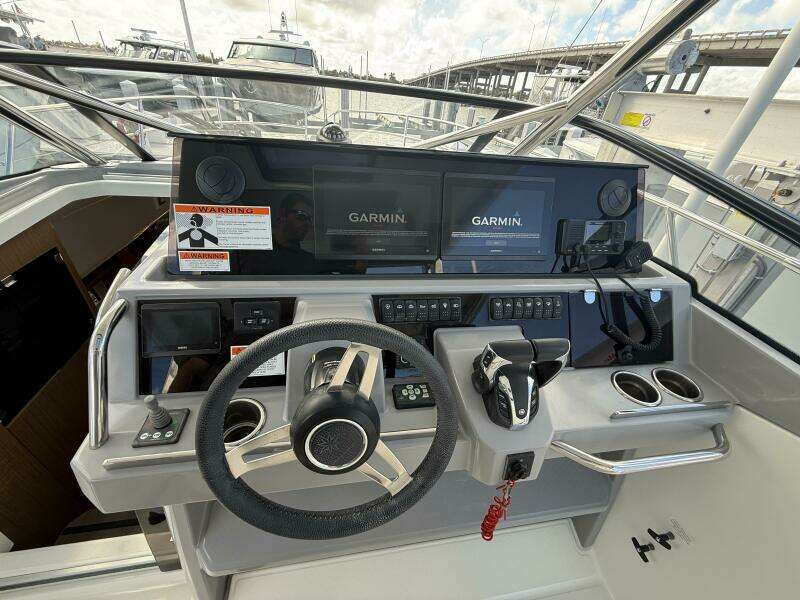 2022 Jeanneau 10.5 Leader WA