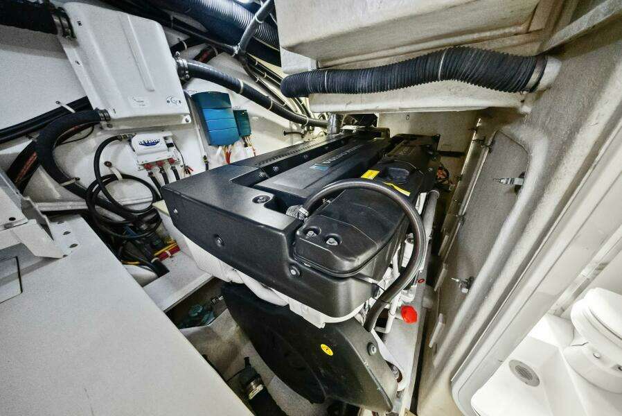 2014 Marquis 630 "7th Heaven" - Engine room