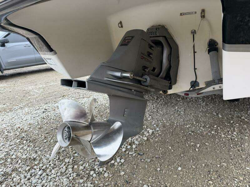 Volvo-Penta-Duoprop-DP-Outdrive-Four-Winns-250-Horizon