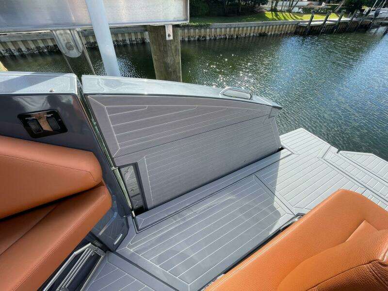 Cruisers Yachts 38 GLS -