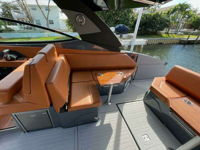 Cruisers Yachts 38 GLS -