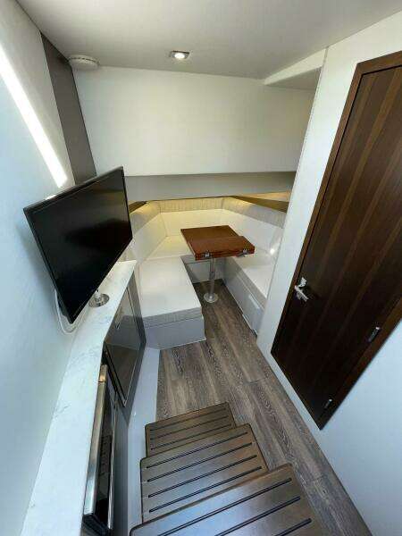 Cruisers Yachts 38 GLS -