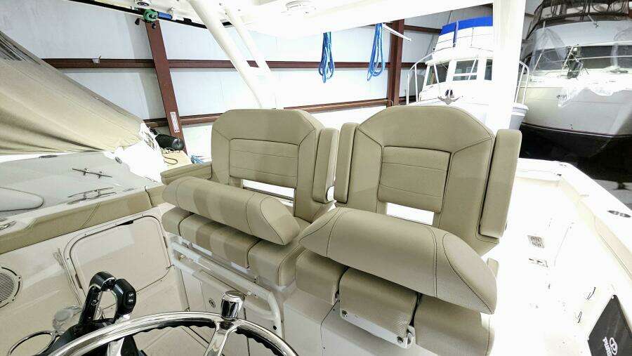 2018 Pursuit 328 Sport