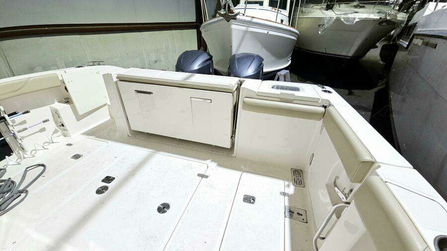 2018 Pursuit 328 Sport