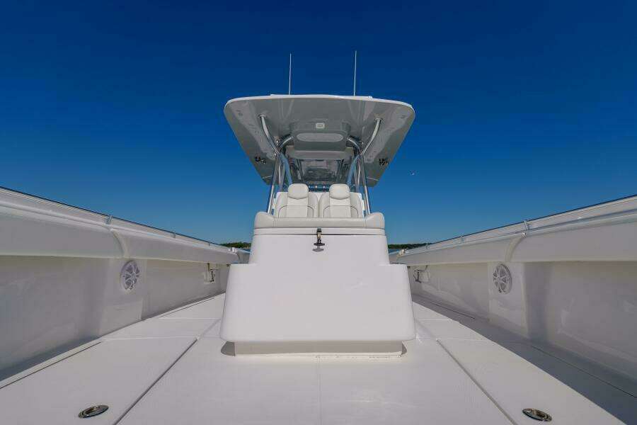SeaHunter 38 Reel Escape- Forward Seating