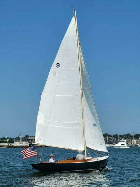 1985 Herreshoff Alerion 26