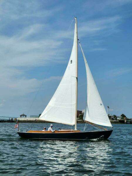 1985 Herreshoff Alerion 26