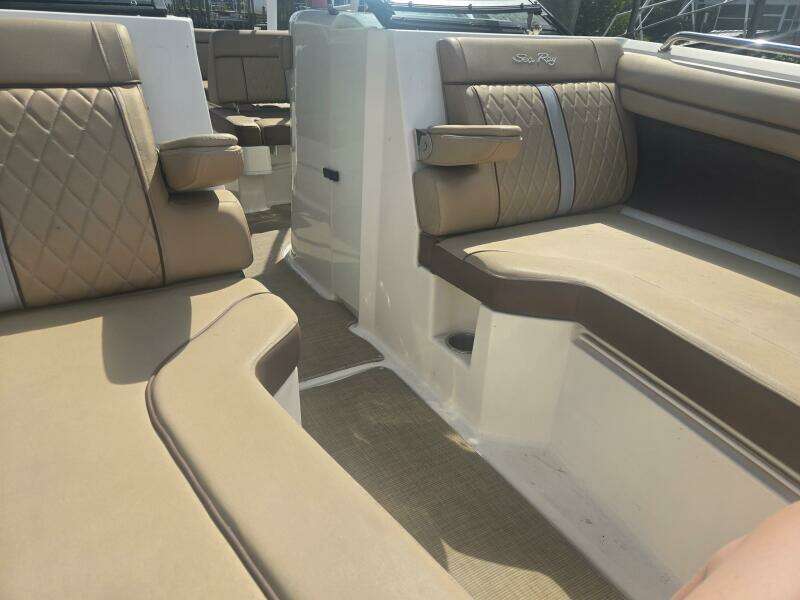 2016 Sea Ray 270 Sundeck