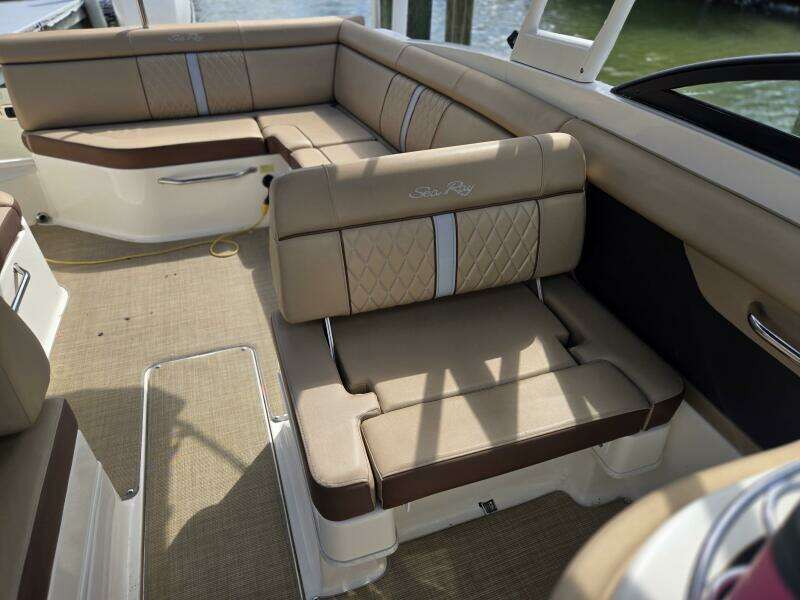 2016 Sea Ray 270 Sundeck