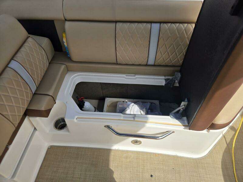 2016 Sea Ray 270 Sundeck
