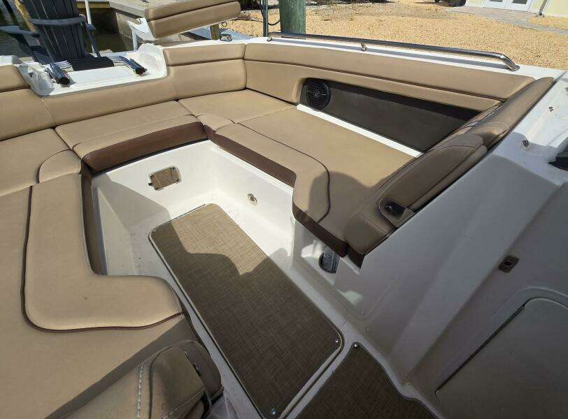 2016 Sea Ray 270 Sundeck