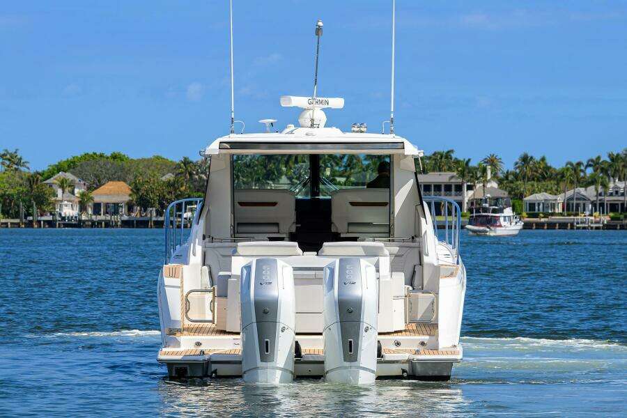 Tiara 43 - Aft Profile