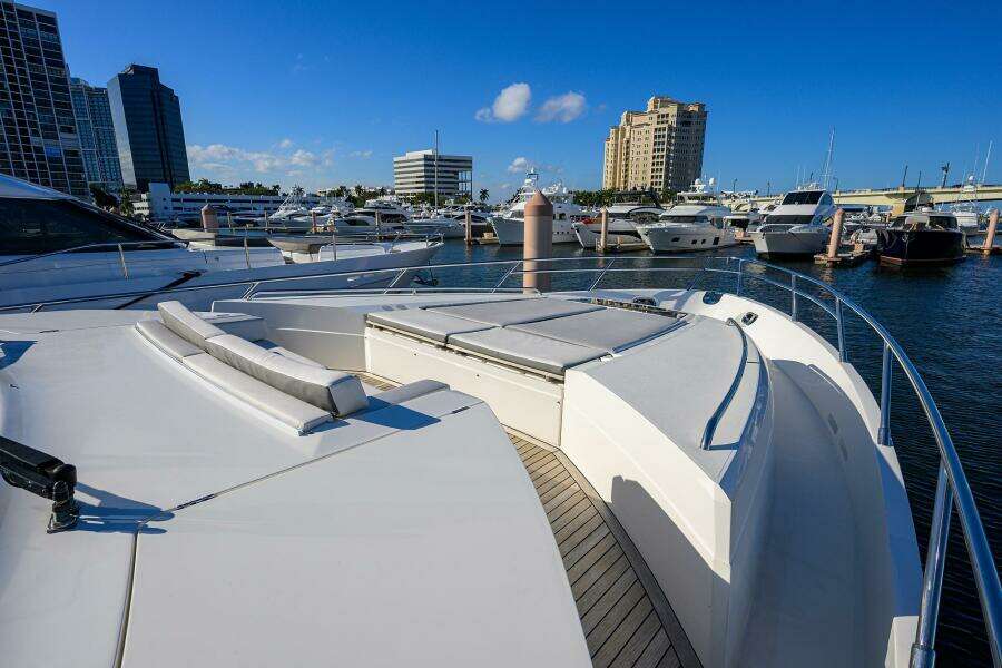 Princess 72 Joint Credit II - Exterior Bow