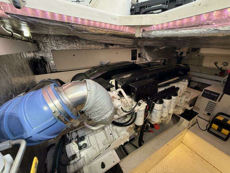 2007 Cruisers Yachts 560 Express