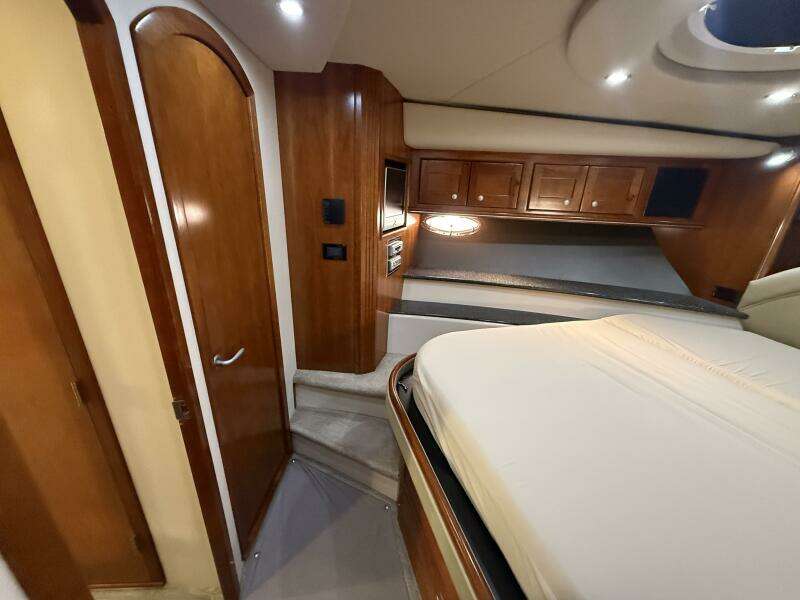 2007 Cruisers Yachts 560 Express