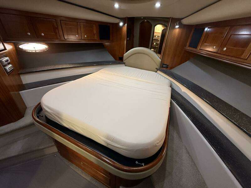 2007 Cruisers Yachts 560 Express