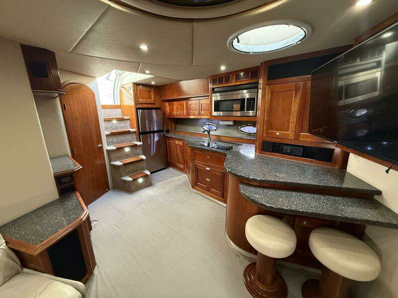 2007 Cruisers Yachts 560 Express