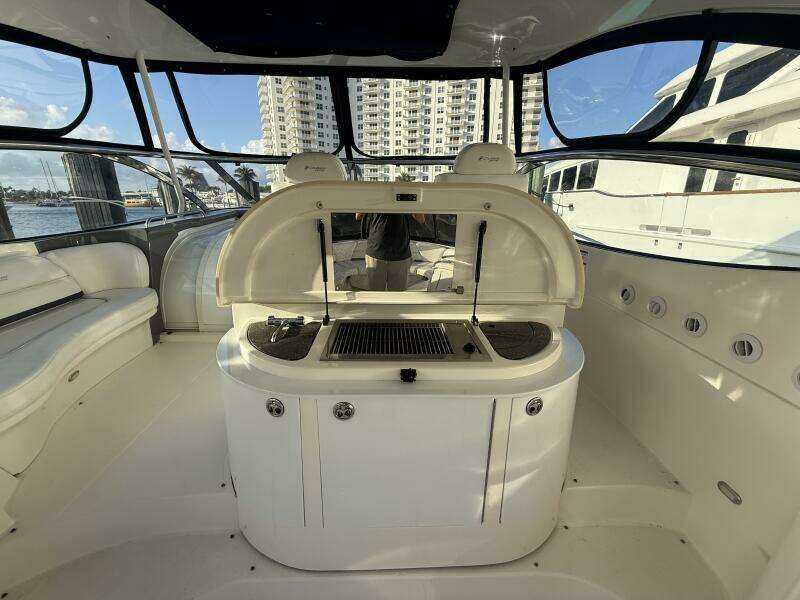 2007 Cruisers Yachts 560 Express