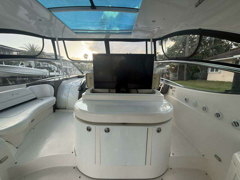 2007 Cruisers Yachts 560 Express