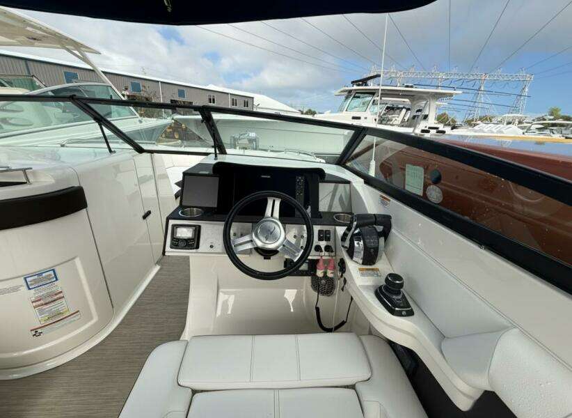 2018 Sea Ray SDX 290 Outboard