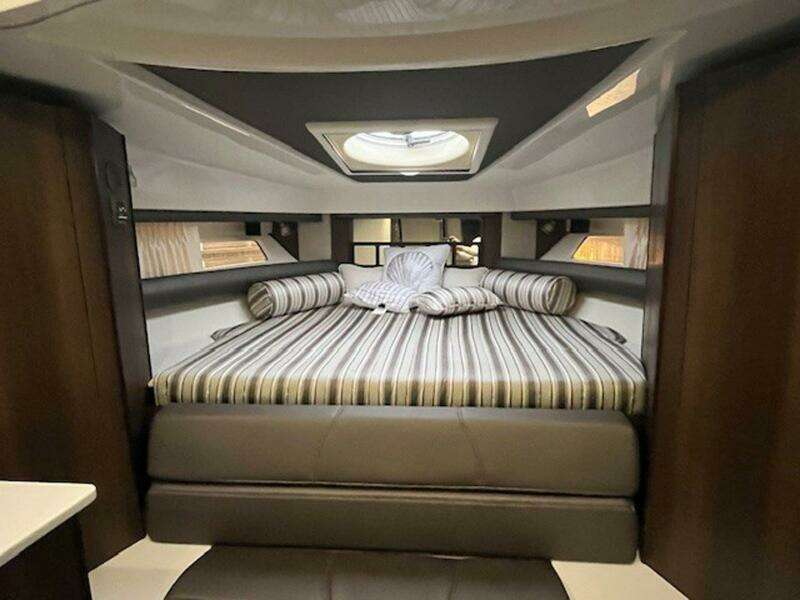 2018 Monterey 335 Sport Yacht