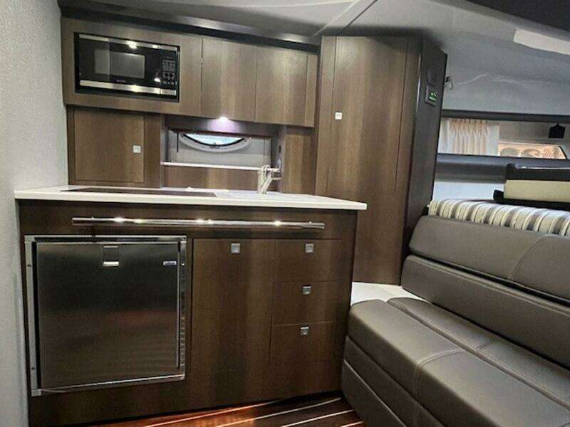 2018 Monterey 335 Sport Yacht