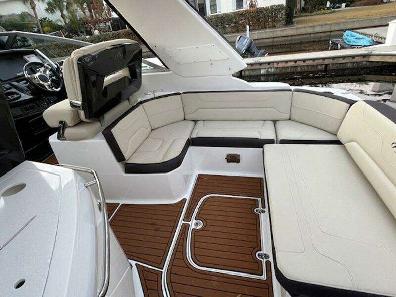 2018 Monterey 335 Sport Yacht