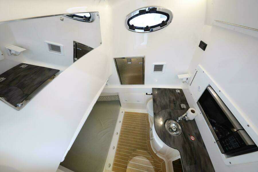 2018 Regulator 34 SS