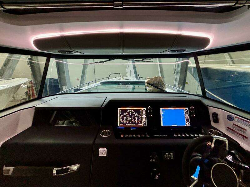 2024 Axopar 37 XC Cross Cabin