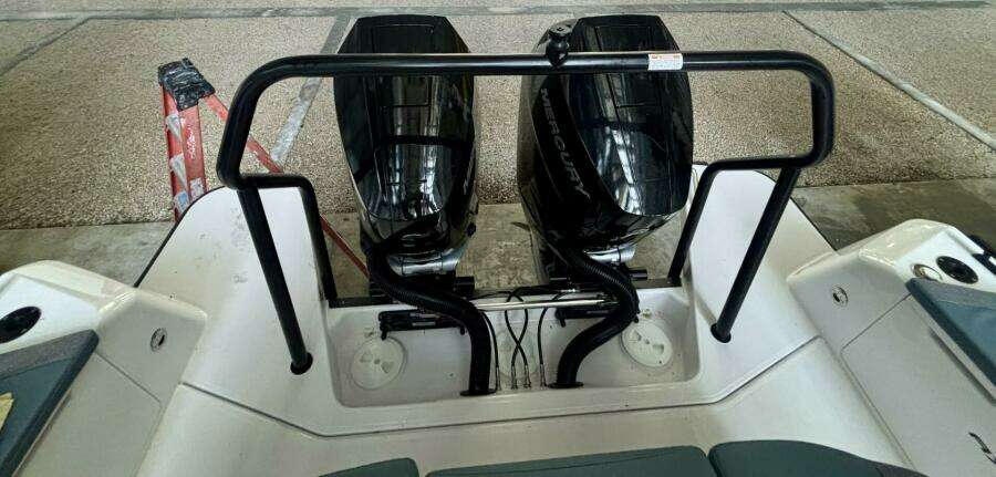 2024 Axopar 37 XC Cross Cabin