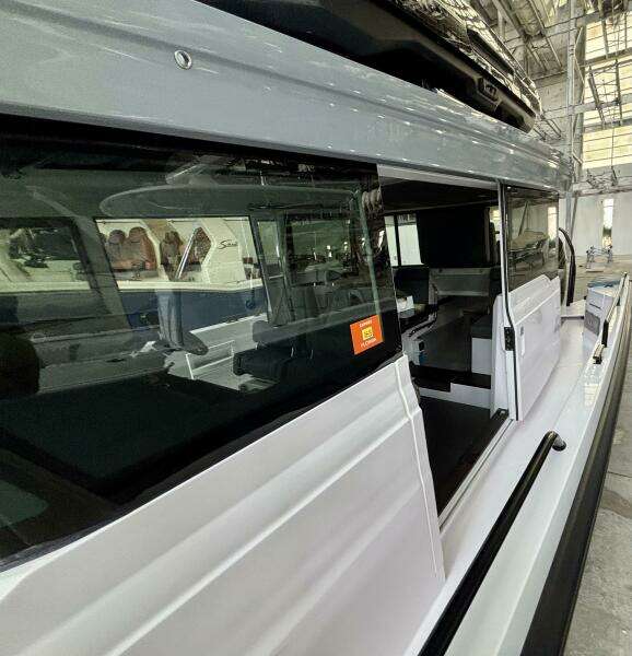 2024 Axopar 37 XC Cross Cabin