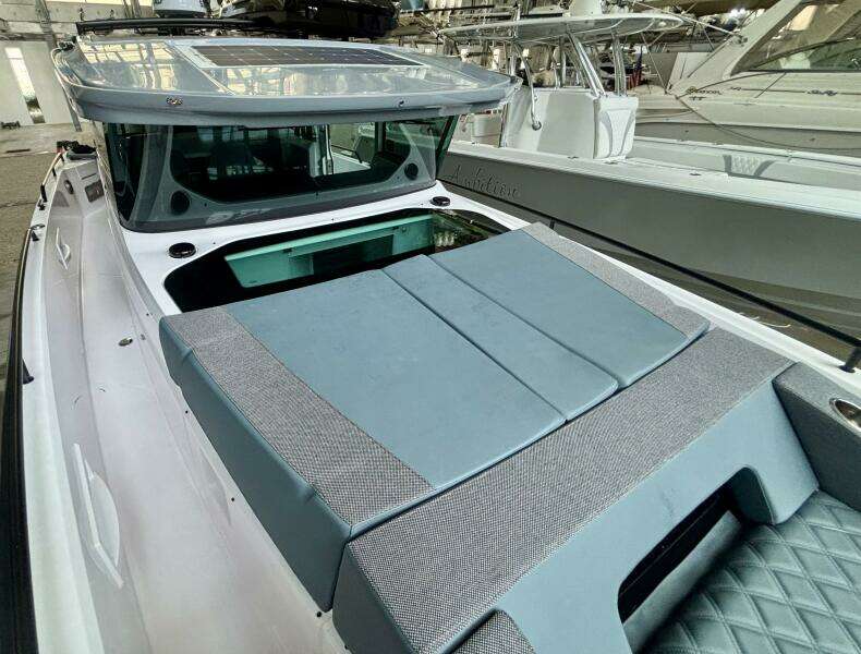 2024 Axopar 37 XC Cross Cabin