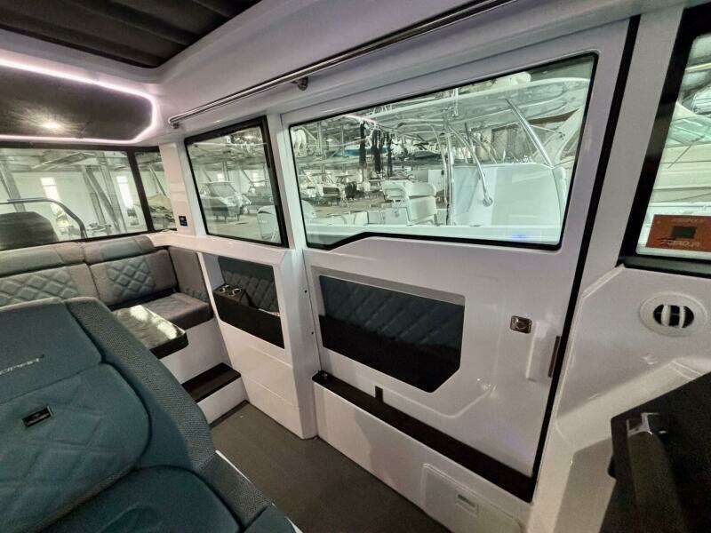 2024 Axopar 37 XC Cross Cabin