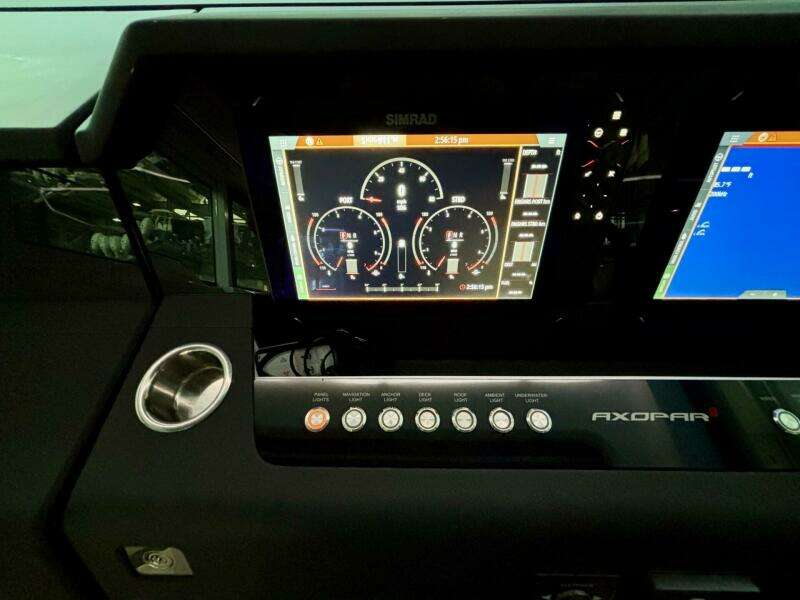 2024 Axopar 37 XC Cross Cabin